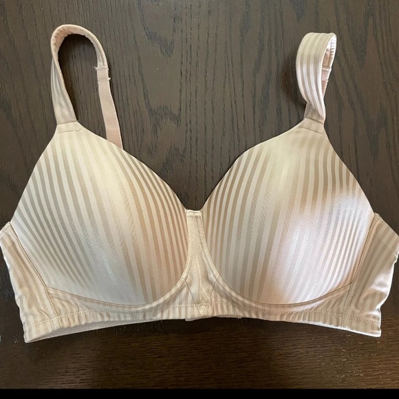 Playtex Back Smoothing Bra 44D Wire Free Satin Padded Cup Slimming Adjustable - Picture 1 of 4